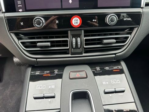 Certified 2026 Porsche Macan AWD/4WD image 25