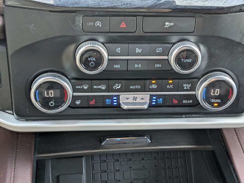 Used 2024 Ford Expedition Limited RWD image 25