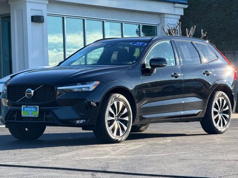 Used 2025 Volvo XC60 B5 Plus image 8