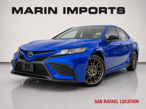 Used 2023 Toyota Camry SE FWD image 1