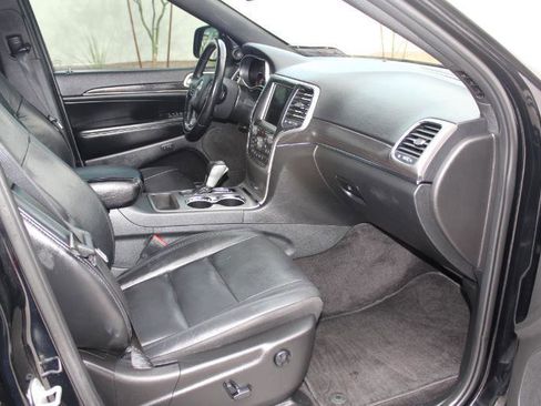 Used 2018 Jeep Grand Cherokee Limited image 22