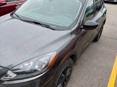 Used 2020 Ford Escape SE AWD/4WD image 3
