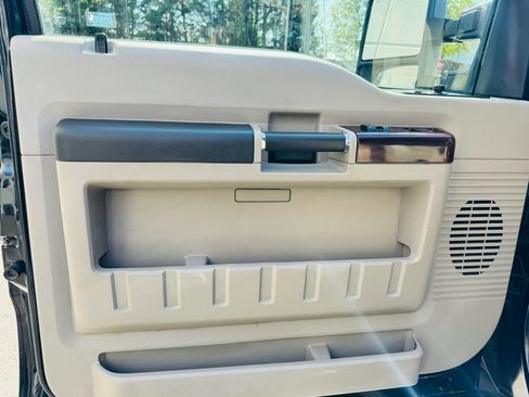 Used 2009 Ford F350 Lariat image 12