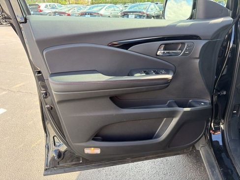 Certified 2024 Honda Ridgeline Black Edition image 18
