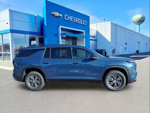 New 2026 Chevrolet Traverse LT image 2