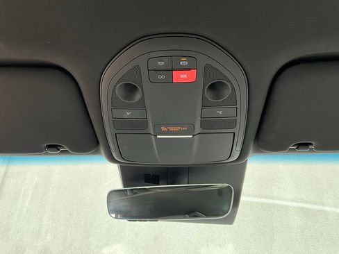 Used 2025 Genesis G70 2.5T image 16