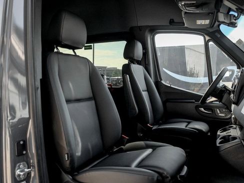 Used 2025 Mercedes-Benz Sprinter 2500 image 24