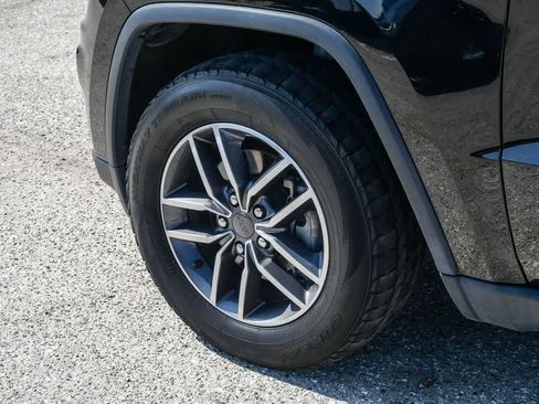 Used 2019 Jeep Grand Cherokee Limited AWD/4WD image 10