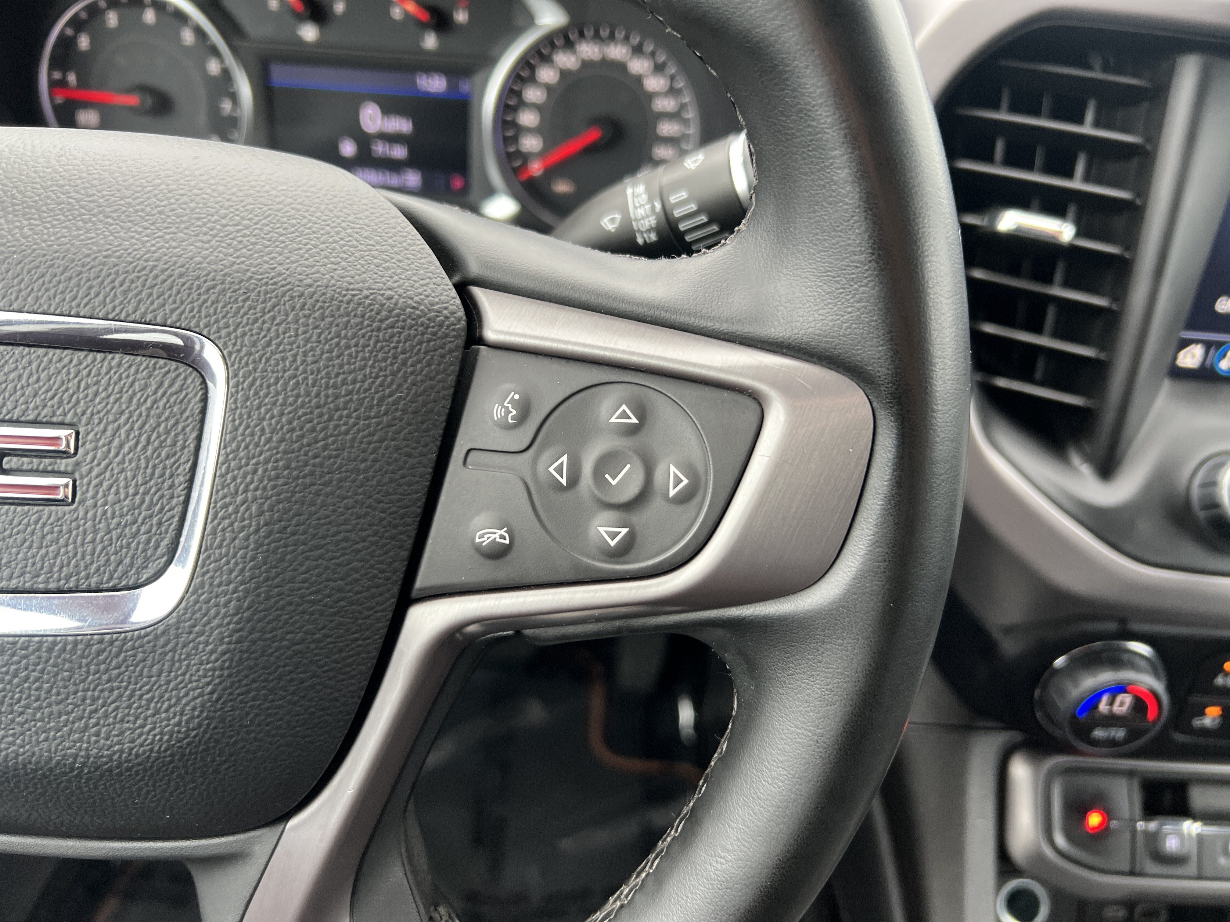 Used 2023 GMC Acadia AT4 AWD/4WD image 32