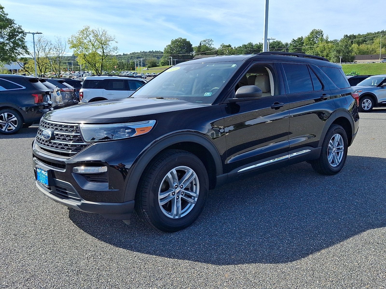 Certified 2023 Ford Explorer XLT w/ Equipment Group 202A AWD/4WD image 4