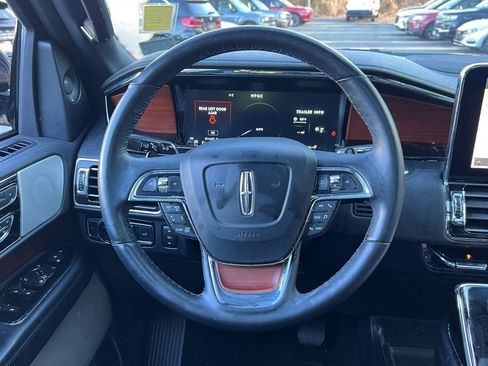Used 2020 Lincoln Navigator Reserve w/ Luxury Package image 18