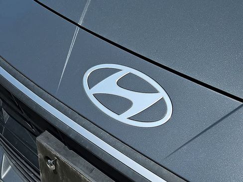 Used 2024 Hyundai Elantra SE FWD image 29