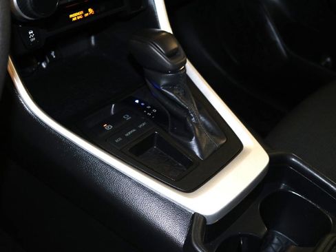 Used 2021 Toyota RAV4 LE image 39