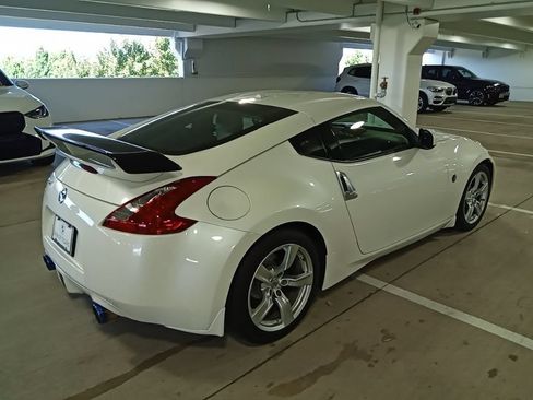Used 2010 Nissan 370Z Touring RWD image 5
