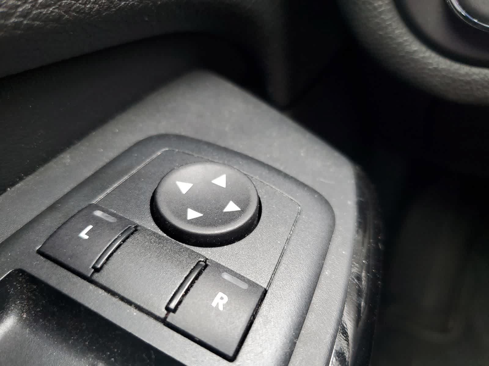 Used 2021 Jeep Cherokee Latitude Plus AWD/4WD image 25