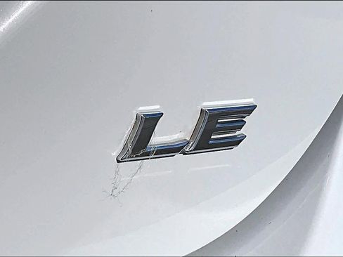 Used 2022 Toyota Camry LE image 9