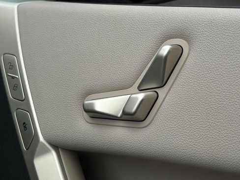 Used 2022 BMW iX xDrive50 w/ Convenience Package image 11