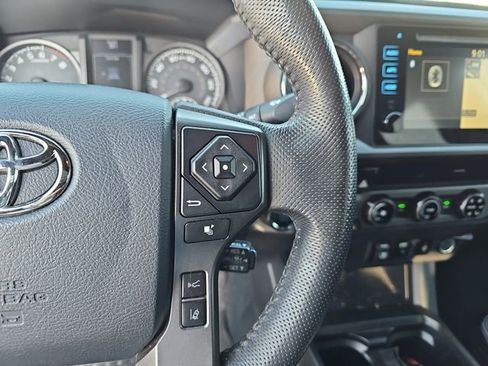 Used 2018 Toyota Tacoma TRD Sport image 14
