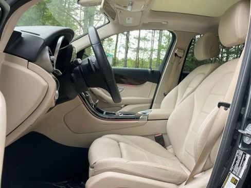 Used 2020 Mercedes-Benz GLC 300 w/ Premium Package image 13