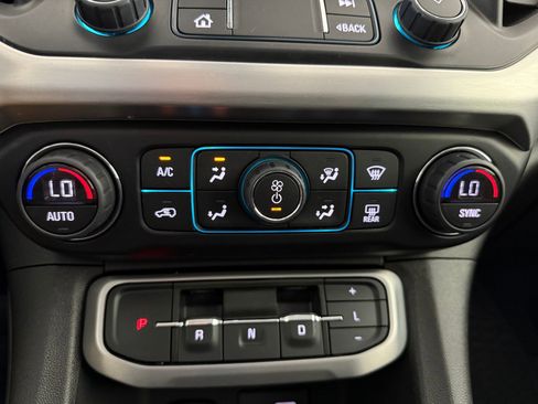 Used 2022 GMC Acadia SLE w/ Driver Convenience Package image 18