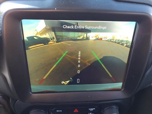 Used 2023 Jeep Renegade Latitude w/ Premium Group image 19