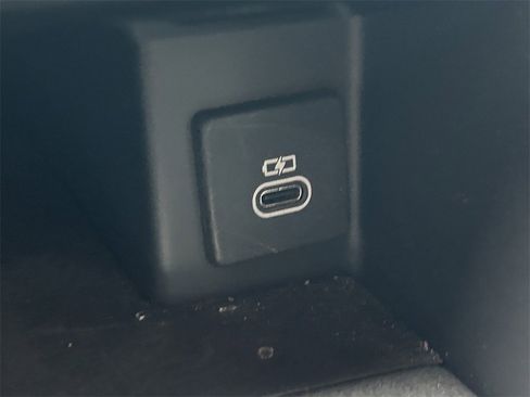 Used 2024 Land Rover Discovery Dynamic SE image 36