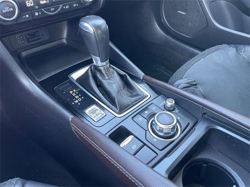 Used 2018 MAZDA MAZDA3 Grand Touring image 21