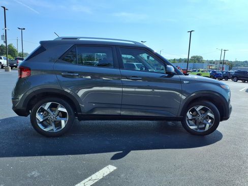 Used 2025 Hyundai Venue SEL FWD image 29