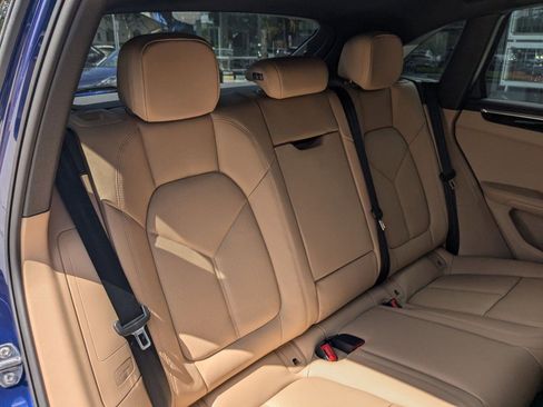 Used 2025 Porsche Macan AWD/4WD image 25