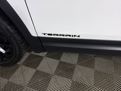 Used 2023 GMC Terrain SLE w/ Driver Convenience Package image 18