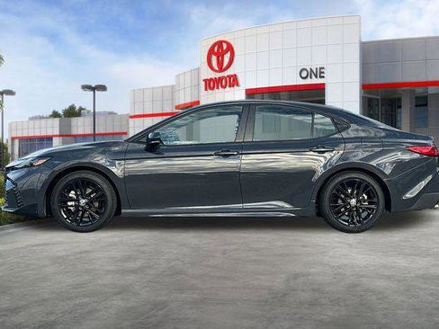 Used 2025 Toyota Camry SE w/ Convenience Package image 8