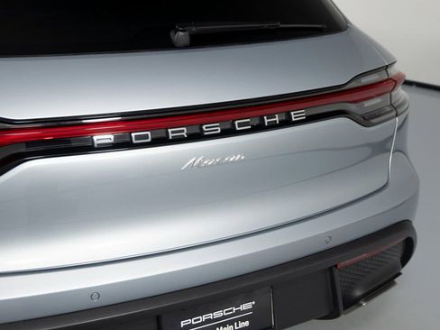 Certified 2025 Porsche Macan image 38