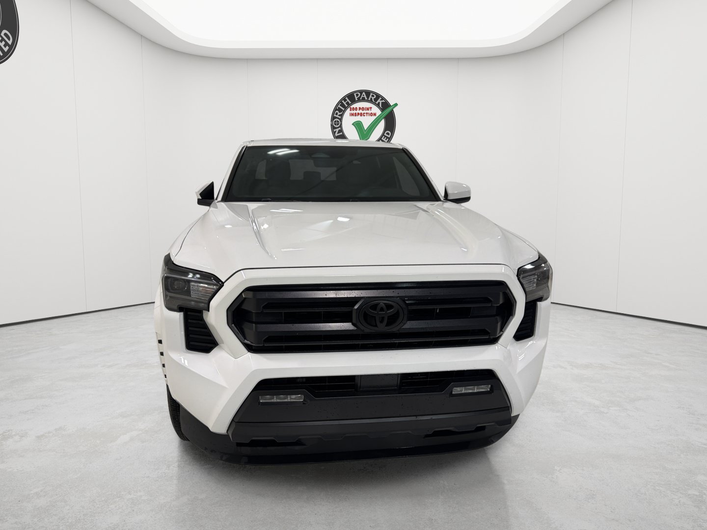 Used 2025 Toyota Tacoma SR5 AWD/4WD image 8