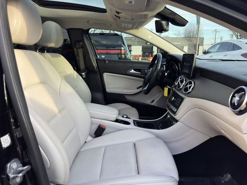 Used 2019 Mercedes-Benz GLA 250 4MATIC image 40