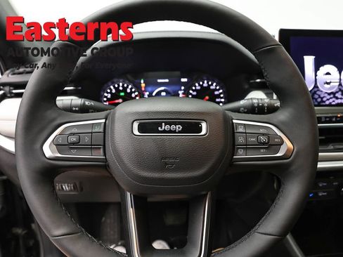 Used 2025 Jeep Compass Limited AWD/4WD image 10