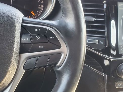 Used 2019 Jeep Grand Cherokee Limited image 19