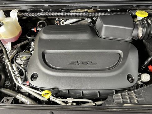 Certified 2024 Chrysler Pacifica Limited image 37