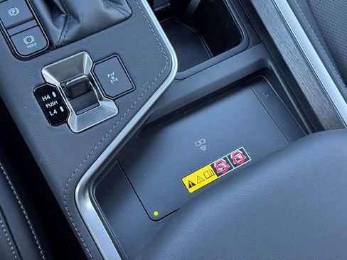 Used 2025 Lexus GX 550 image 40