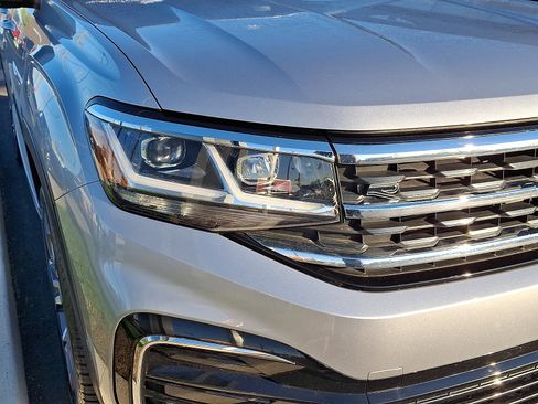 Used 2023 Volkswagen Atlas Cross Sport SEL Premium R-Line AWD/4WD image 9