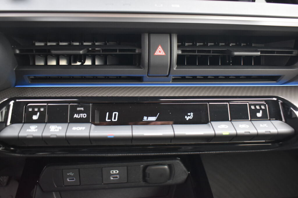 Certified 2026 Toyota Prius XLE FWD image 12