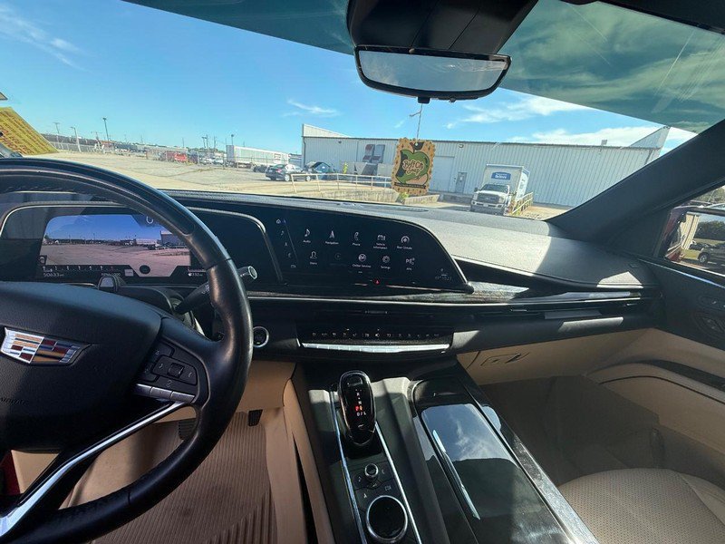 Used 2024 Cadillac Escalade Premium Luxury AWD/4WD image 21