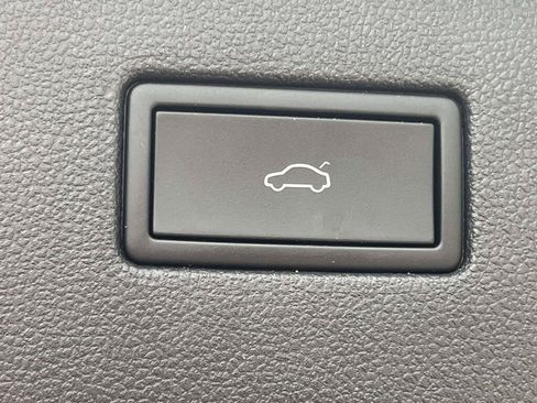 Used 2023 Volkswagen Tiguan SEL R-Line AWD/4WD image 19