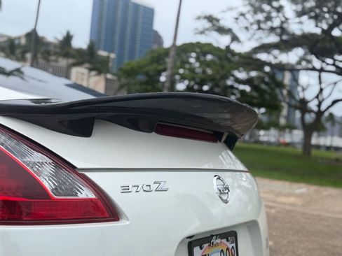 Used 2019 Nissan 370Z Coupe w/ Z34 Heritage Edition - White RWD image 8