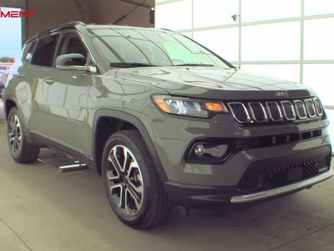 Used 2022 Jeep Compass Limited image 7