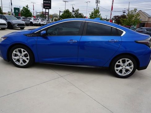 Used 2017 Chevrolet Volt Premier w/ Driver Confidence II Package FWD image 8
