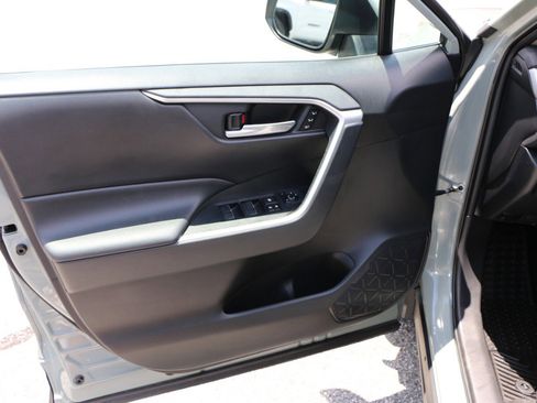 Used 2020 Toyota RAV4 XLE Premium AWD/4WD image 17