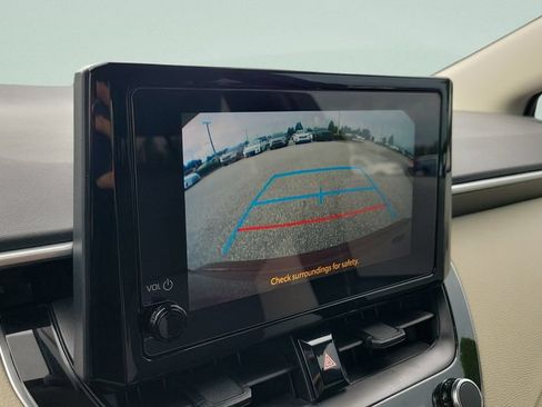 Used 2025 Toyota Corolla LE FWD image 17