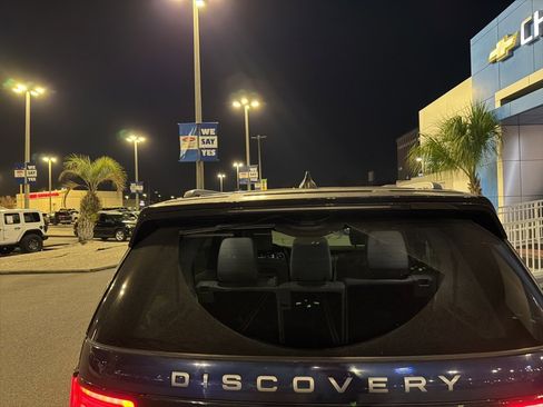 Used 2018 Land Rover Discovery HSE image 5