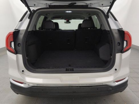 Used 2022 GMC Terrain SLT w/ Tech Package image 29