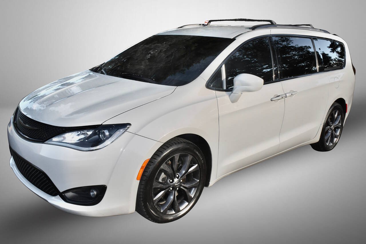 Used 2020 Chrysler Pacifica Touring-L w/ S Appearance Package FWD image 3